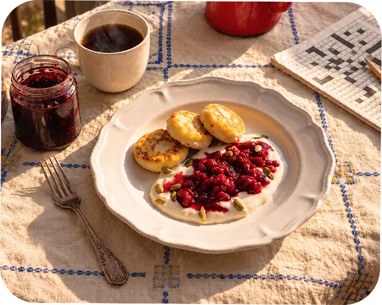 Сырники «Домашние» со сметаной и пряной вишней